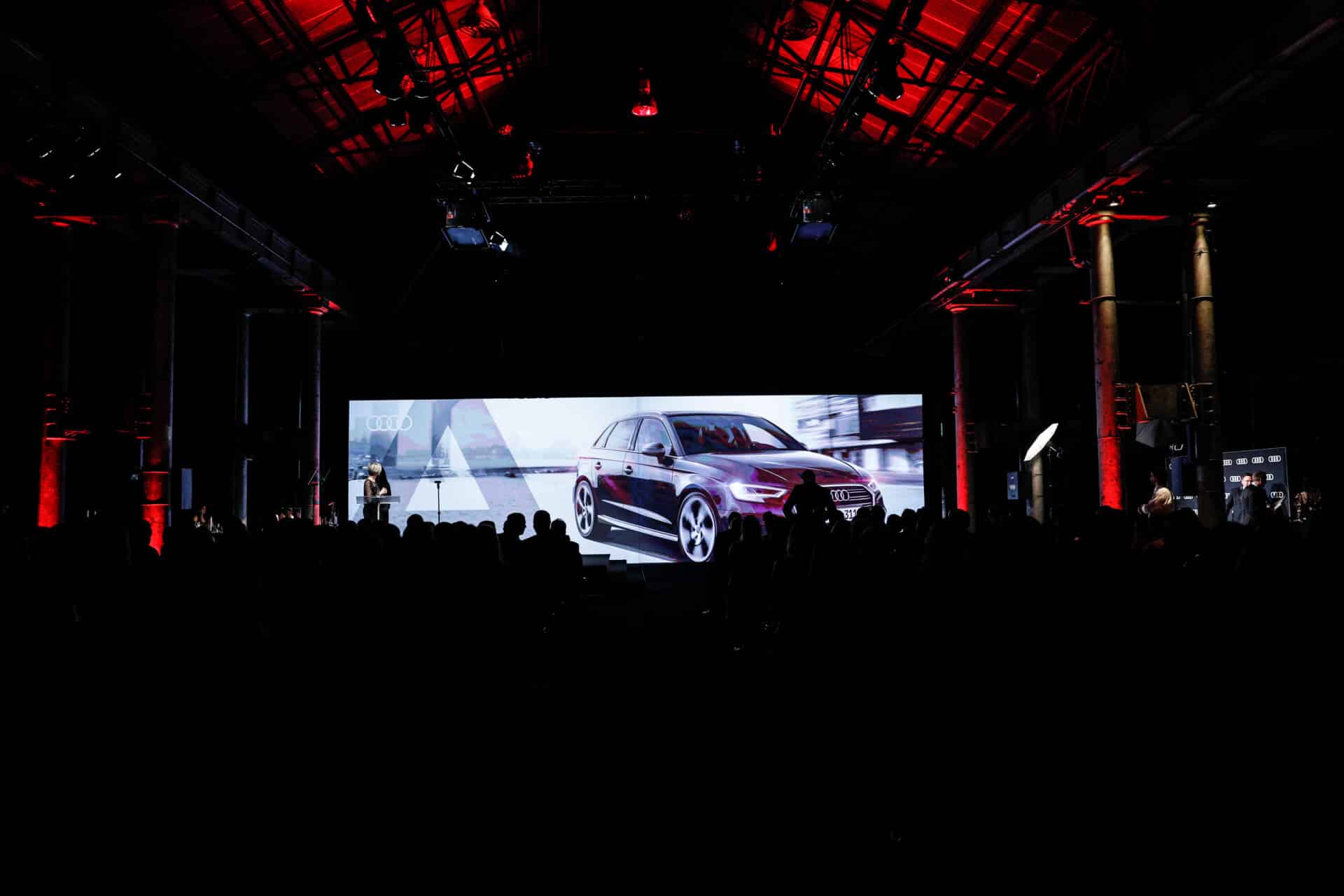 Dynamic light beams and moving projection screens at Audi Dealer of the Year